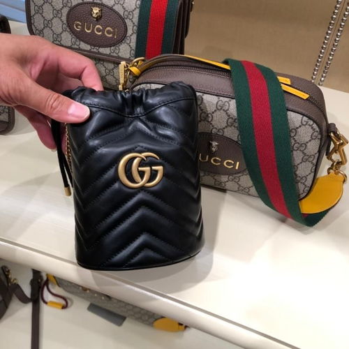 guccimini小水桶怎么搭配衣服