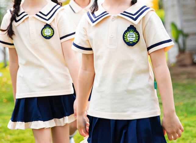 小学时尚校服夏季(小学校服秋季)