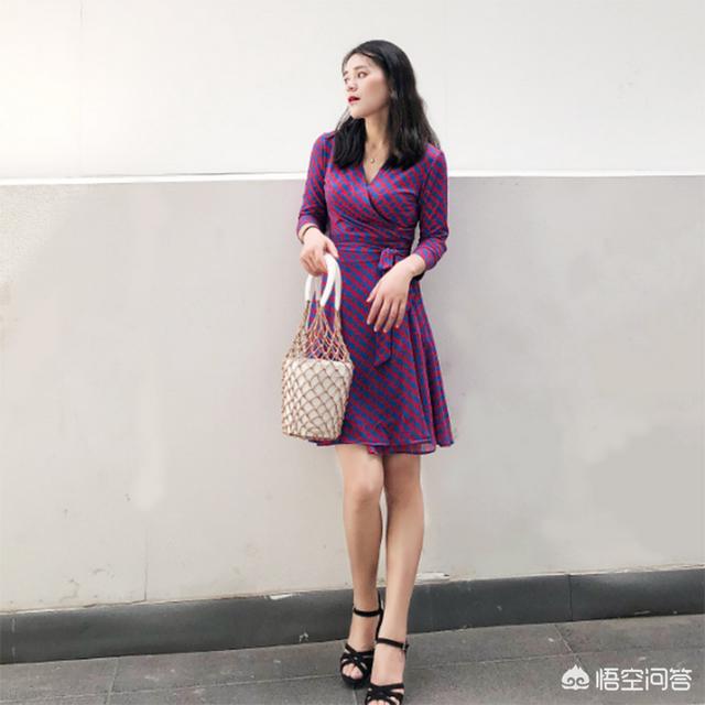 紫色衣服或者鞋子怎么搭配衣服好看？